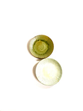 Load image into Gallery viewer, Japanese Ceramic Flower Plate 15cm - 粉引5寸花皿