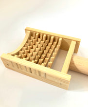 Load image into Gallery viewer, Japanese Bamboo Small Grater - 竹鬼おろし小