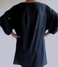 Load image into Gallery viewer, Vintage Japanese Silk Handmade Kimono Tunic - ヴィンテージ着物チュニック