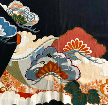 Load image into Gallery viewer, Vintage Japanese Silk Handmade Kimono Jacket - ヴィンテージ着物ジャケット