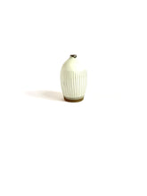 Load image into Gallery viewer, Japanese Ceramic Single Flower Vase Shinogi - 粉引一輪挿し鎬文スリム