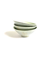 Load image into Gallery viewer, Japanese Ceramic Rice Bowl Shinogi - 粉引平茶碗鎬文